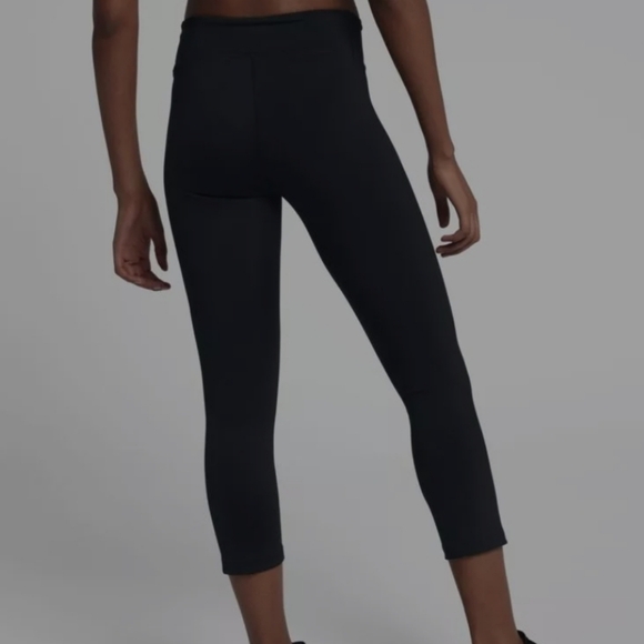 Nike Women's Power Pocket Hyper Dri-Fit Training Capris Tights Black - Medium - Picture 3 of 10